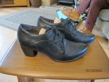 Brogues with heels black lace