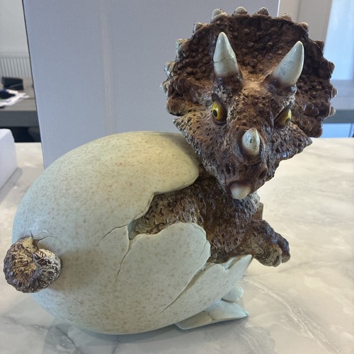 Baby triceratops hatching - baby,