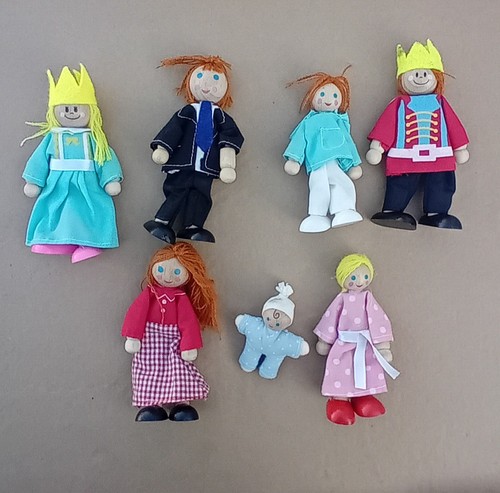 Wooden royal family - doll, house