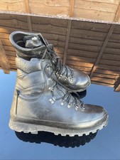 Altberg Black defender boots