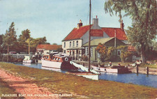 POSTCARD - PLEASURE BOAT INN - HICKLING - NORFOLK BROADS - J SALMON