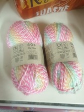 2x Knitting Essentials