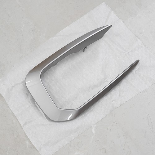 Right front grill trim - right, clasp