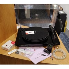 ProJect 2xperience Basic + with New Ortofon 2M Red Moving Magnet Cartridge.