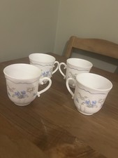 VINTAGE FRENCH ARCOPAL FLORAL