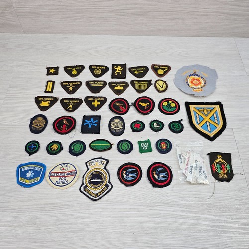 40x vintage girl guides - guides, badges