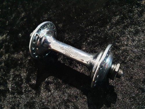 Campagnolo record front hub - front,