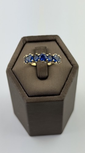 Sapphire 9ct gold ring - 9ct,