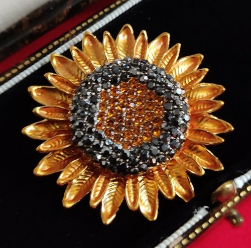 Vintage style realistic - style,