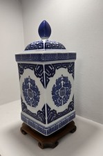  LARGE CHINESE VASE/POT/URN