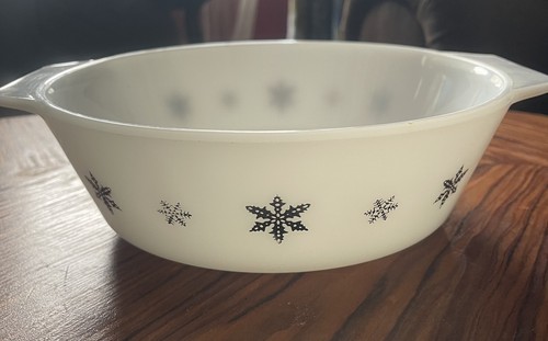 Pyrex gaiety black snowflake - pyrex,