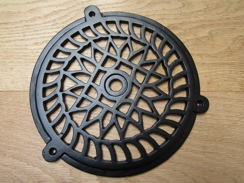 Traditional round victorian - traditional,