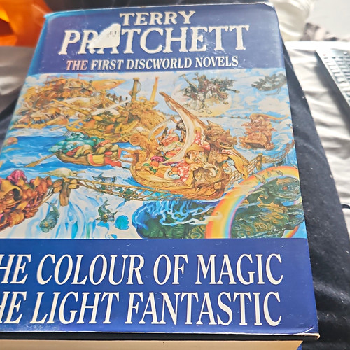 Terry pratchett discworld - pratchett,