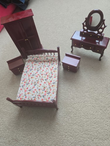 Items dolls house - of,