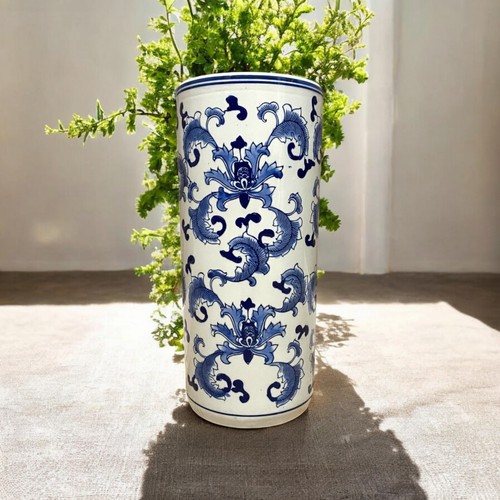 Blue white ceramic round - blue,