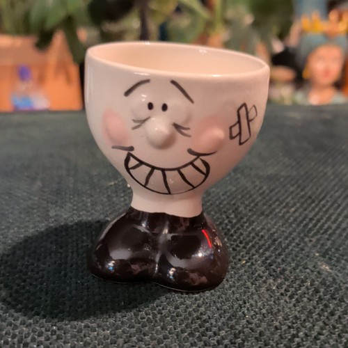 Eggs legs egg cup - eggs, bumped