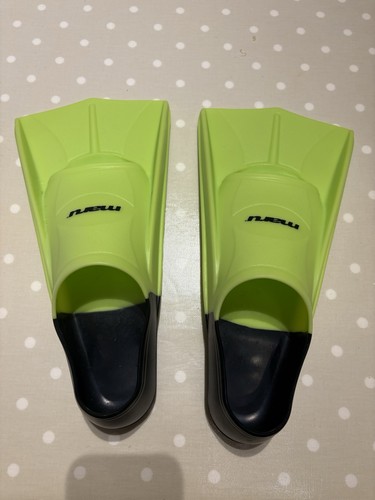 Maru swim training - maru, fins