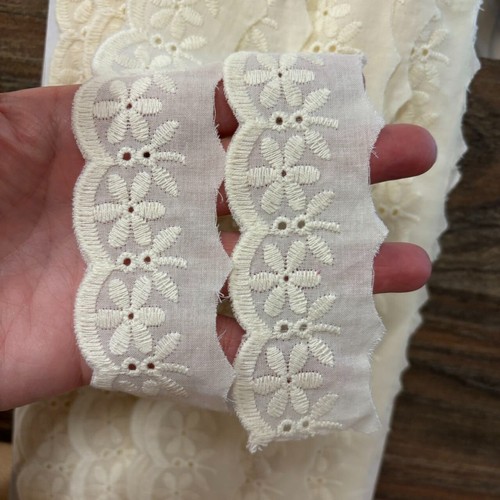 Yds cream broderie anglaise - 5,