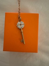 Folli Follie key motif