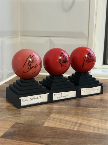 Triple snooker ball - ball, display