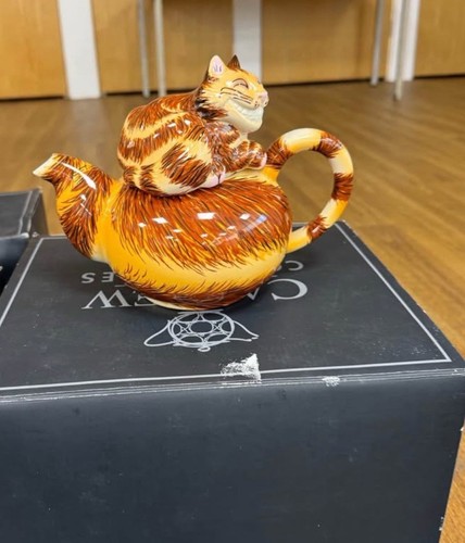 Cheshire cat teapot - teapot, pot
