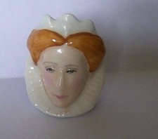 SUTHERLAND CHINA CHARACTER THIMBLE ELIZABETH I