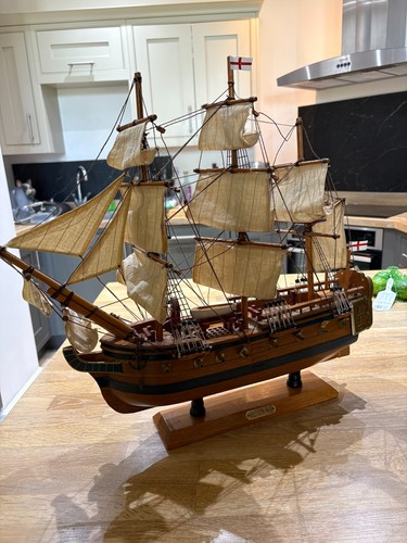 Vintage hms resolution - resolution, wooden