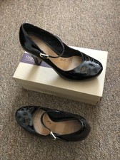 Clarks Ladies Size 6 E Black