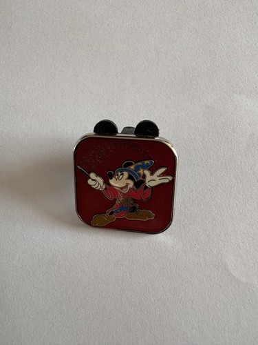 Disney pin badge - badge,