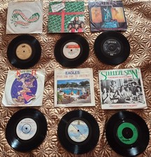 7 x CHRISTMAS 7" SINGLES RECORDS LISTED & GRADED MOSTLY ROCK
