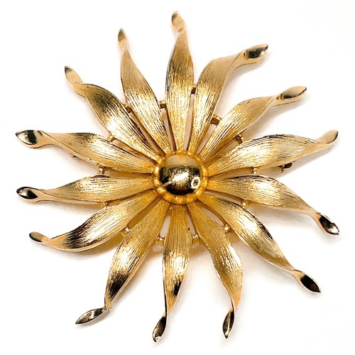 Vtg crown trifari - crown, flower