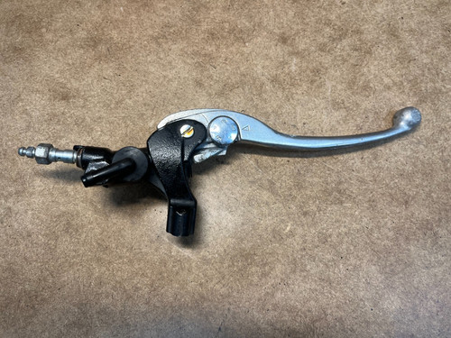 Front brakes master cylinder - front,
