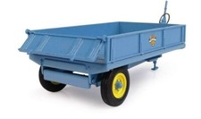 UNIVERSAL HOBBIES 1:32 TRAILER