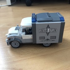Retired LEGO 10937 Arkham