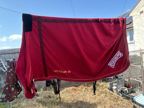 Red show fleece equimins - 6’3,