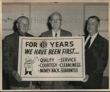 1960 Press Photo Officials