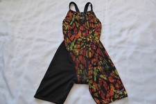 GIRLS KNEESKIN SWIMSUITS 2 IN TOTAL, SPEEDO 1 SIZE 28 AND 1 SIZE 30