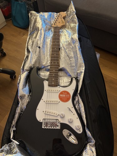 New box fender squier - in,