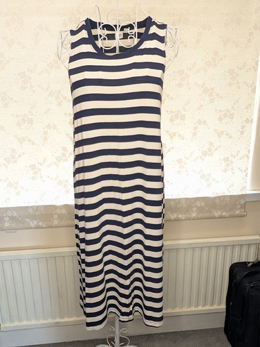 Ladies gap navy - and, white