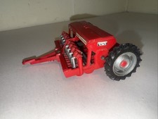 Britains Farm Massey Ferguson 130 Seed Drill 9577 For 1:32 Tractor Inc. Weights