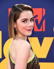 630558 Kiernan Shipka Stunning