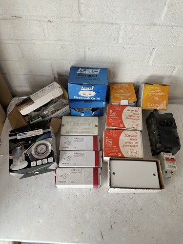 Assorted electrical items - electrical,