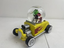 m&m's World Las Vegas Yellow