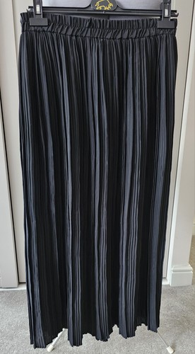 Wallis size crinkle - crinkle, black