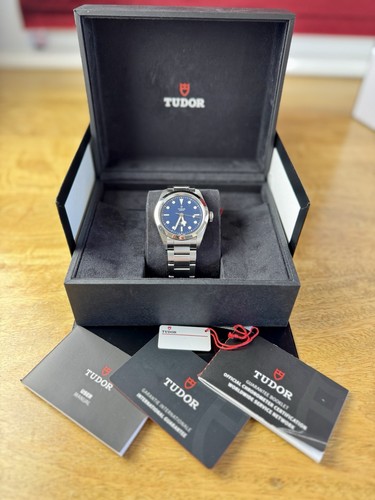 Tudor black bay blue dial - black,