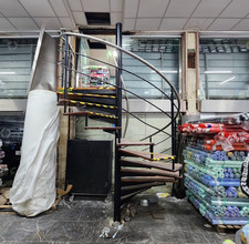 Commercial Spiral Staircase, 100cm Wide Wooden Footsteps & Upper Walkway