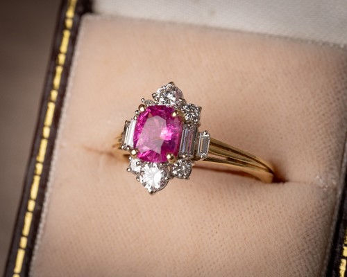 Pink sapphire 18ct - 18ct, gold