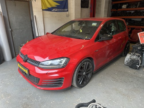 Breaking volkswagen golf - breaking,