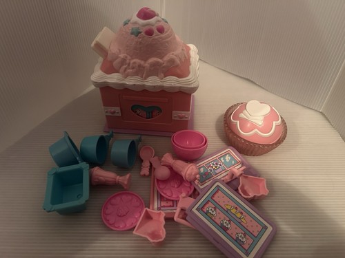 Vintage tonka cupcakes - vintage, kitchen
