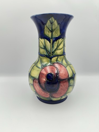 Rare moorcroft rennie - rare,